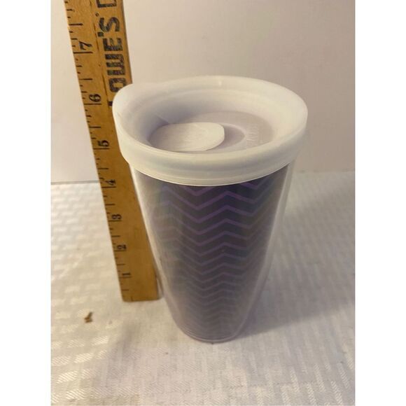 Purple chevron Tervis cups with lid 16 Oz - Picture 1 of 3